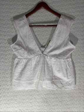 Gianni Bini White Eyelet V-Neck Tank Top